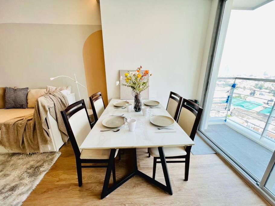 Cozy Spacious 1br 2bed 4pax 200m Bts Phrakhanong, 10min Thonglor Ekkamai Bangkok